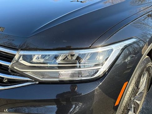 Certified 2024 Volkswagen Tiguan SE w/ Panoramic Sunroof Package image 9