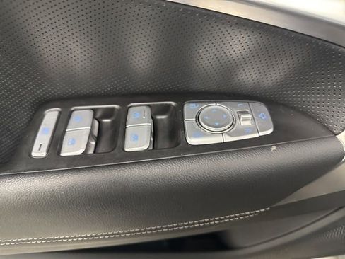 Used 2019 Genesis G70 3.3T Advanced image 19