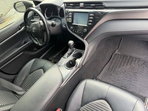 Used 2019 Toyota Camry SE image 5