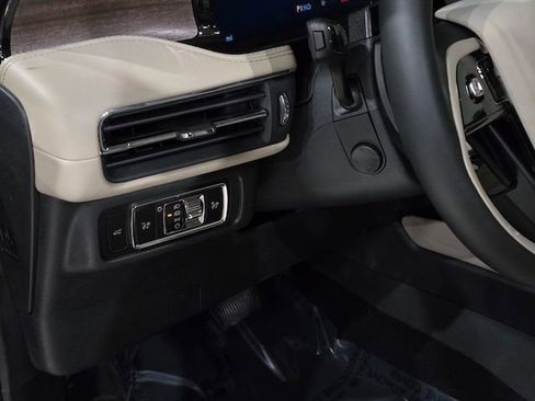 New 2025 Lincoln Corsair Reserve w/ Equipment Group 202A image 15