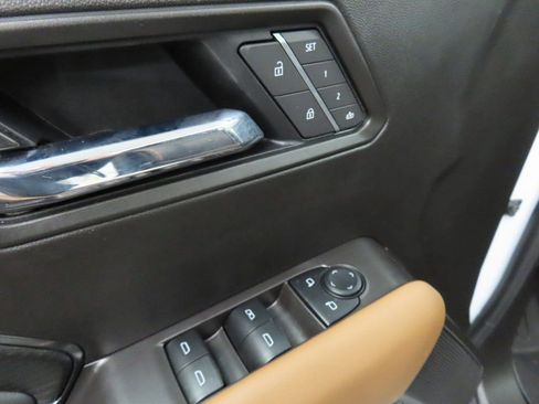 Used 2025 GMC Canyon AT4 w/ Technology Plus Package image 56