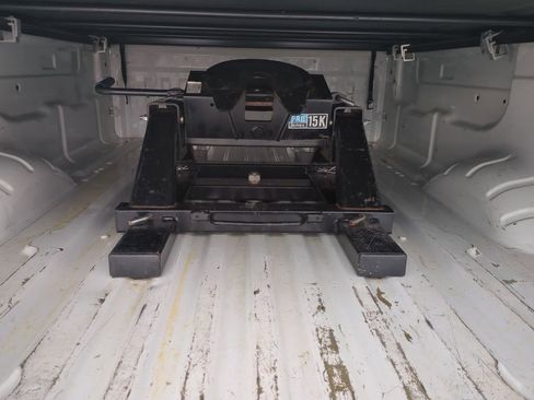 Used 2017 Nissan Titan SV image 26