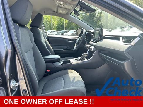Used 2022 Toyota RAV4 XLE AWD/4WD image 19