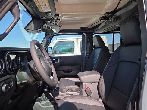 New 2026 Jeep Gladiator Sport image 13