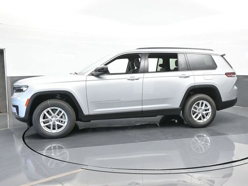 Used 2024 Jeep Grand Cherokee L Laredo RWD image 2