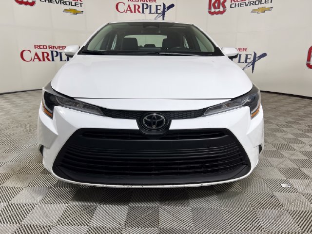 Used 2024 Toyota Corolla LE FWD image 2