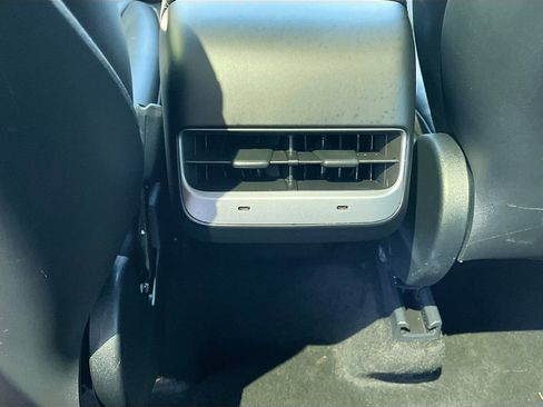 Used 2024 Tesla Model Y Long Range AWD/4WD image 26