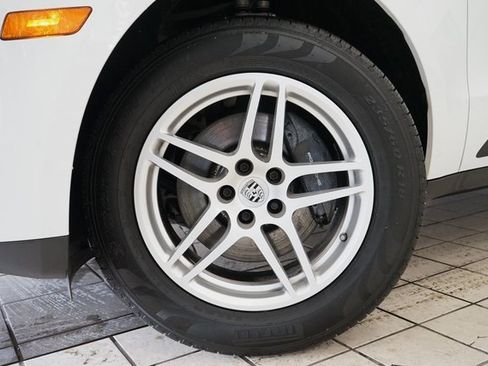 Used 2018 Porsche Macan image 59