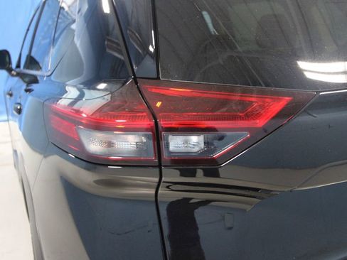 Used 2024 Nissan Rogue SL w/ SL Premium Package image 41