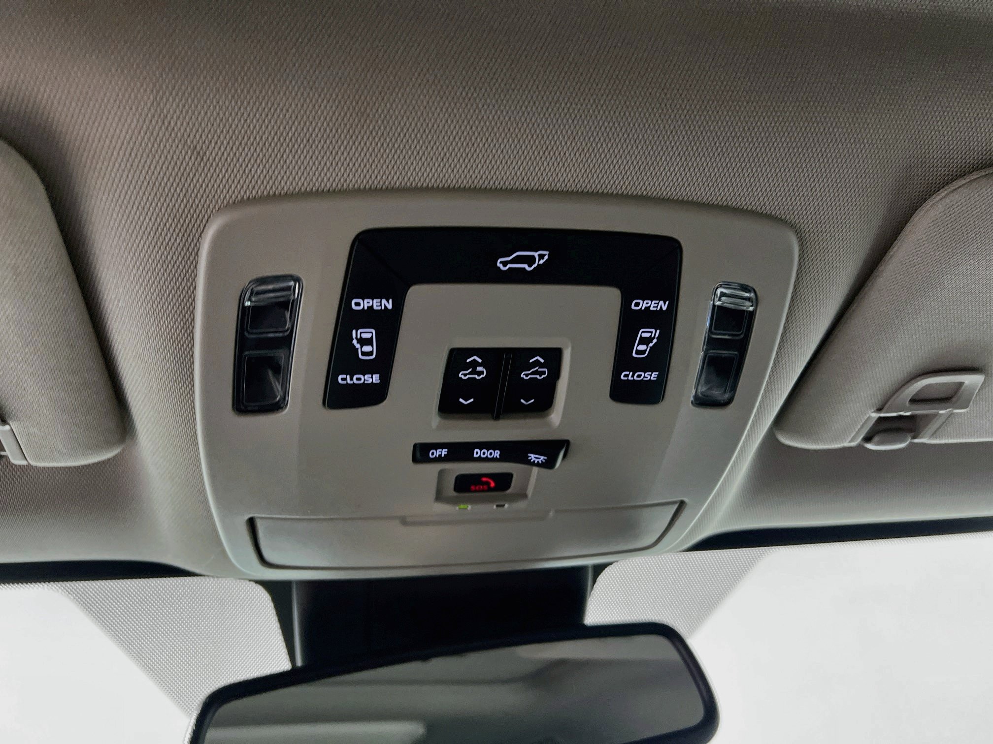 Used 2025 Toyota Sienna XLE w/ XLE Plus Package FWD image 21