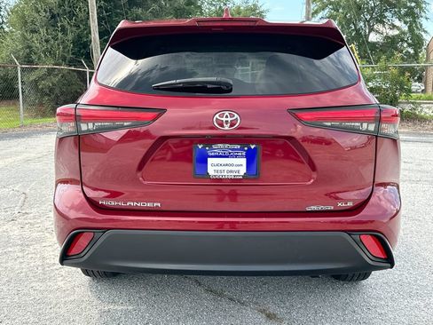 Used 2022 Toyota Highlander XLE FWD image 15