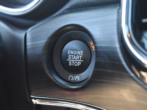 Used 2022 Jeep Grand Cherokee Limited image 34