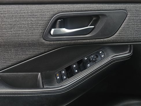 Used 2022 Nissan Rogue SV image 26