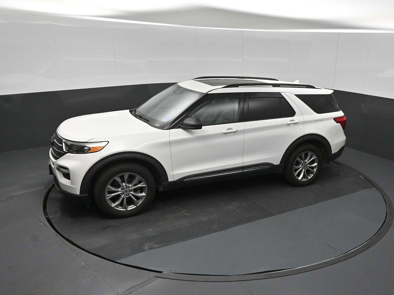 Used 2020 Ford Explorer XLT w/ Equipment Group 202A AWD/4WD image 20