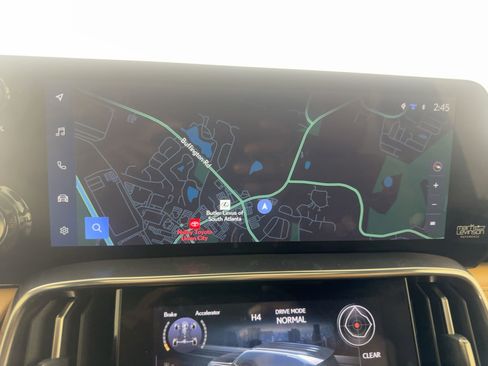 Used 2023 Lexus LX 600 4WD w/ Luxury Package image 19