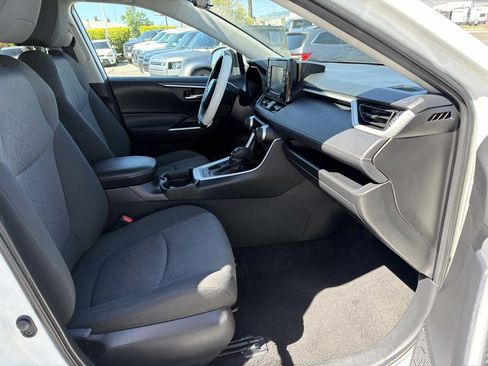 Used 2021 Toyota RAV4 XLE AWD/4WD image 16