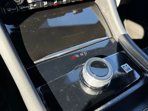 New 2025 Jeep Grand Cherokee L Laredo image 4