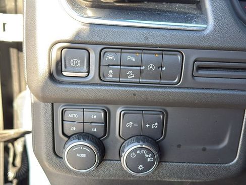 Used 2023 Chevrolet Suburban Premier image 33