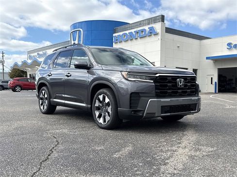 New 2026 Honda Pilot Touring image 2