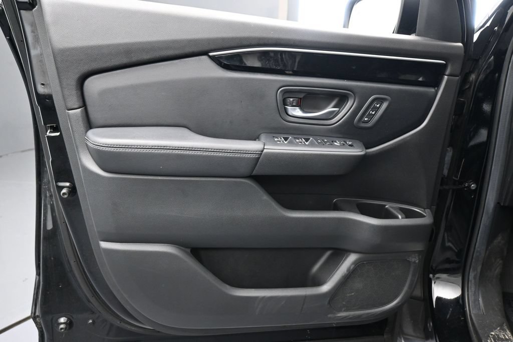 Used 2025 Honda Pilot EX-L image 13