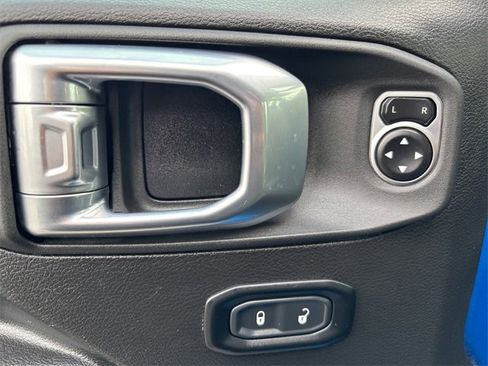 Used 2024 Jeep Wrangler Unlimited Rubicon image 16