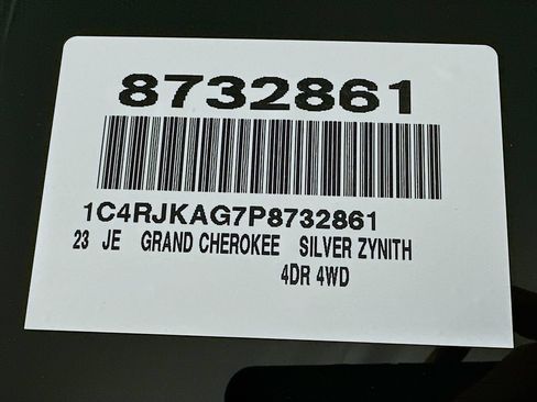 Used 2023 Jeep Grand Cherokee L Laredo w/ Luxury Tech Group I AWD/4WD image 17