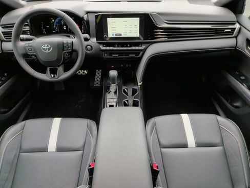 Used 2025 Toyota Camry SE w/ Convenience Package FWD image 31