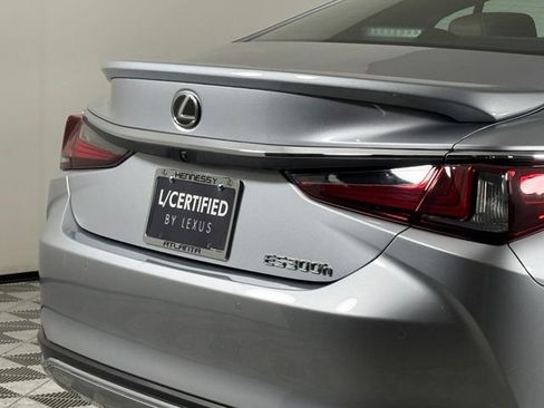 Certified 2025 Lexus ES 300h w/ Premium Package FWD image 17