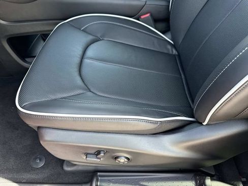 New 2027 Chrysler Pacifica Limited FWD image 21