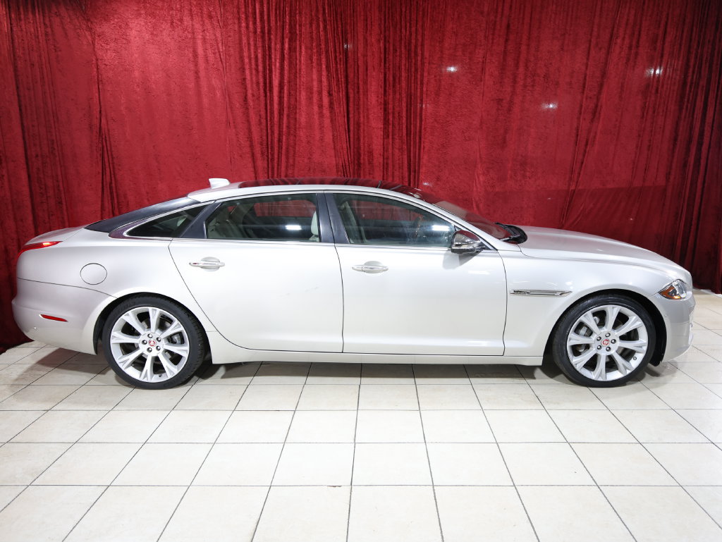 Used 2017 Jaguar XJ L Portfolio RWD image 8