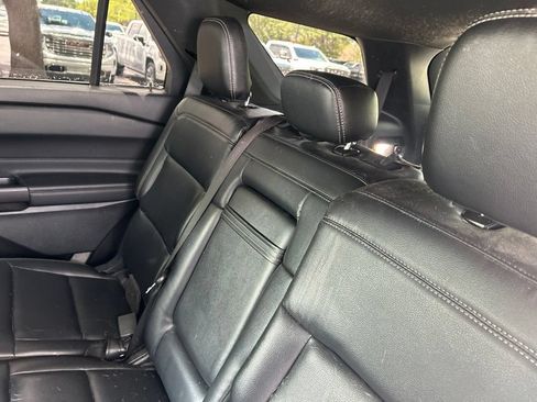 Used 2020 Ford Explorer XLT w/ Equipment Group 202A AWD/4WD image 11