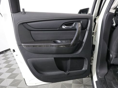 Used 2015 GMC Acadia SLT image 16