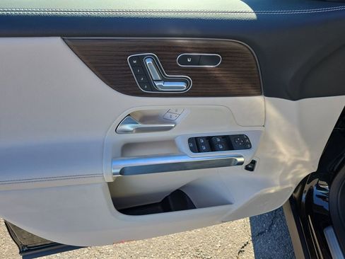 New 2026 Mercedes-Benz GLB 250 4MATIC image 11