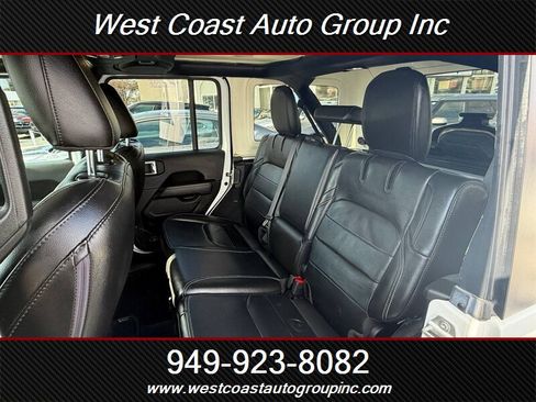 Used 2023 Jeep Wrangler Unlimited Sahara image 10