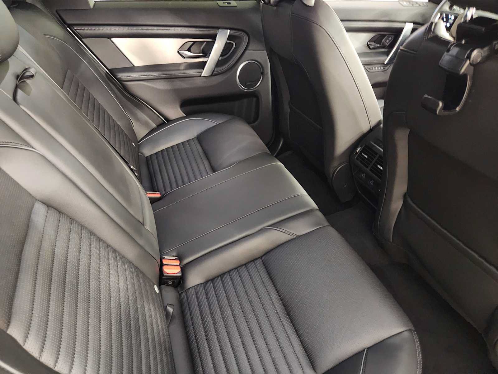 Used 2026 Land Rover Discovery Sport Landmark AWD/4WD image 30