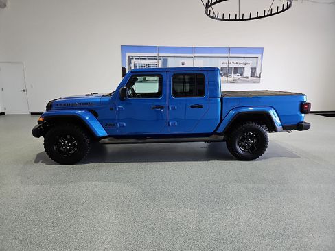 Used 2024 Jeep Gladiator Sport AWD/4WD image 5