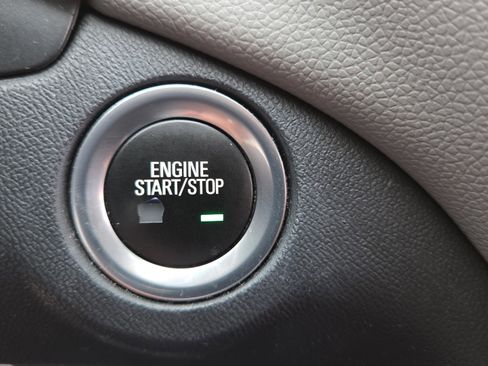 Used 2019 Chevrolet Equinox LS image 36