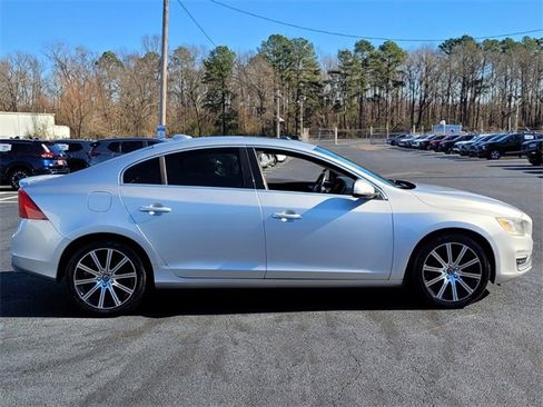 Used 2016 Volvo S60 T5 image 2