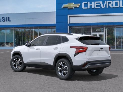 New 2026 Chevrolet Trax LT w/ LT Convenience Package FWD image 3