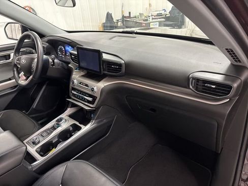 Used 2023 Ford Explorer XLT w/ Equipment Group 202A AWD/4WD image 32