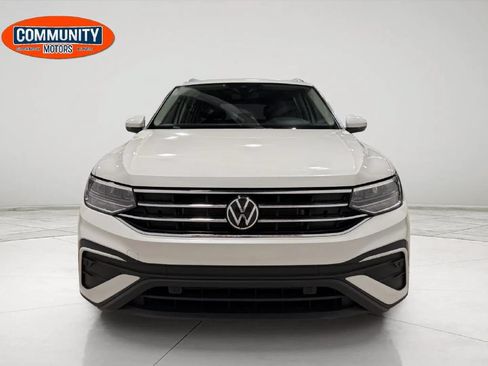 Used 2023 Volkswagen Tiguan SE AWD/4WD image 13