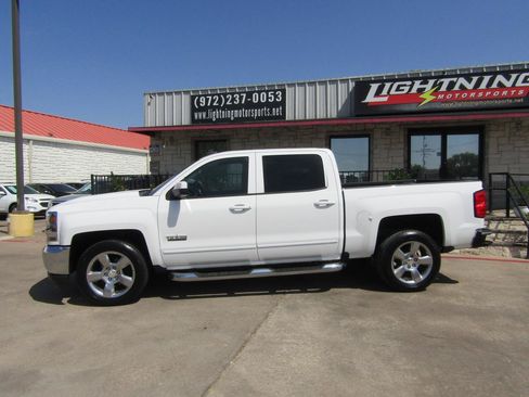 Used 2018 Chevrolet Silverado 1500 LT w/ Texas Edition RWD image 2