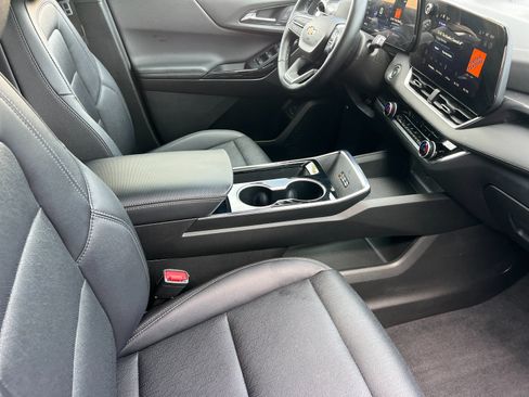 Used 2025 Chevrolet Equinox LT w/ Convenience Package II AWD/4WD image 16