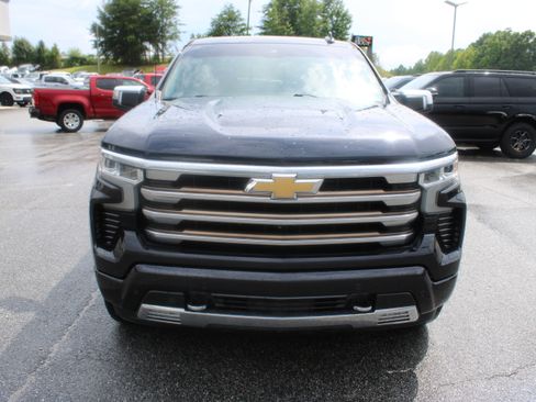 Used 2022 Chevrolet Silverado 1500 High Country w/ Z71 Off-Road Package AWD/4WD image 3