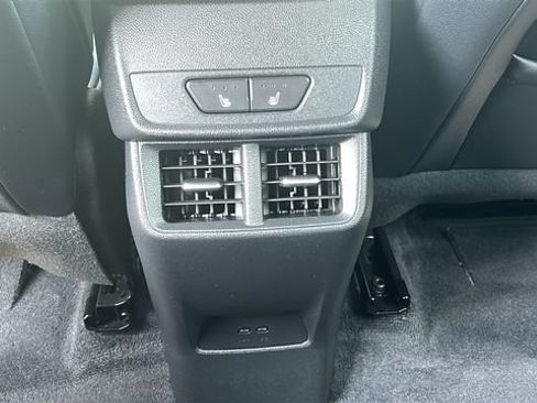 Used 2025 Chevrolet Equinox ACTIV w/ Safety and Technology Package AWD/4WD image 21
