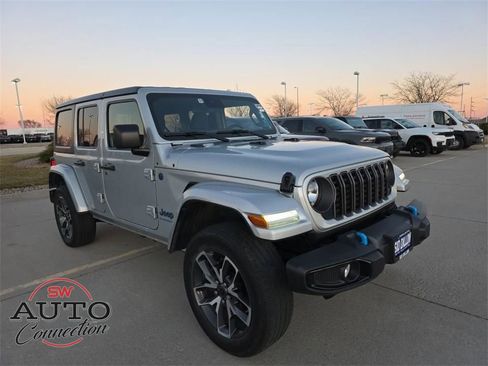 Used 2024 Jeep Wrangler Unlimited w/ Convenience Group image 2