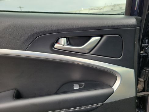 Used 2023 Genesis G70 2.0T image 12