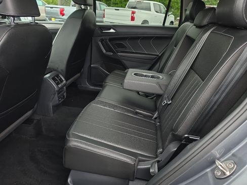 Used 2023 Volkswagen Tiguan SE AWD/4WD image 18