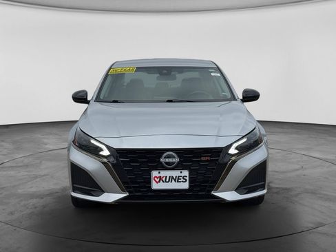 Used 2024 Nissan Altima 2.5 SR FWD image 2