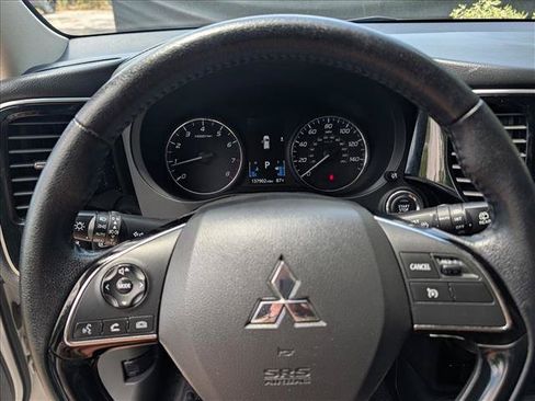 Used 2017 Mitsubishi Outlander SEL FWD image 38